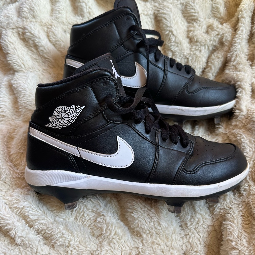 Nike Jordan baseball cleats men’s 7 youth boys girls 1 black white sports